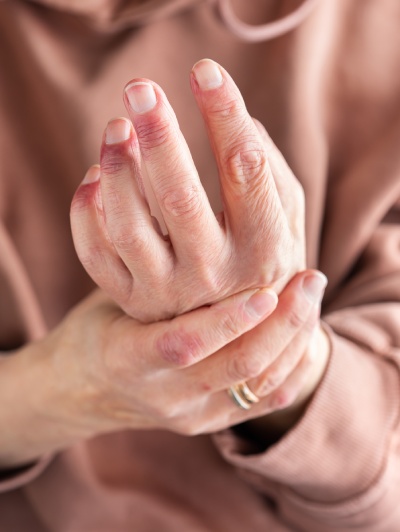 co je to artritida příznaky projevy